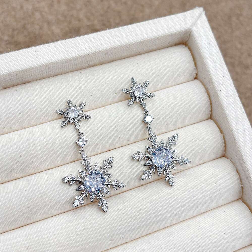 New Fashion Design Mid-Length Earrings High-End Micro-Inlaid Snowflake Exaggerated Unique Cool Super Shiny 479