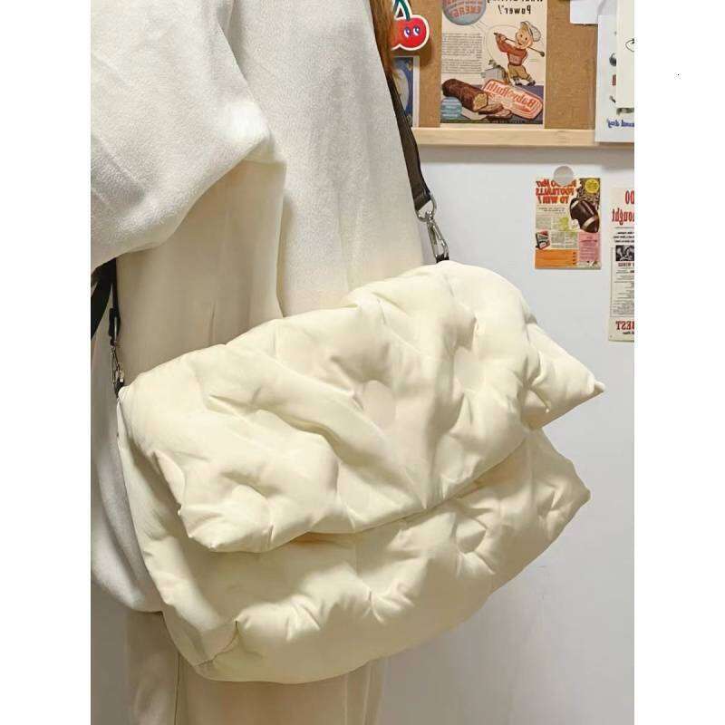 Niche Design Cloud Down for Women, Autumn and Winter New Large Capacity Casual Versatile Soft Lightweight Crossbody Bag