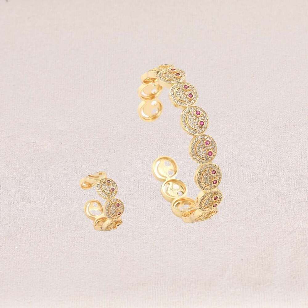 Fashion Dia-Studded Smiley Face for Women, Personalized Light Ins Style, High-End Personality Bracelet Ring