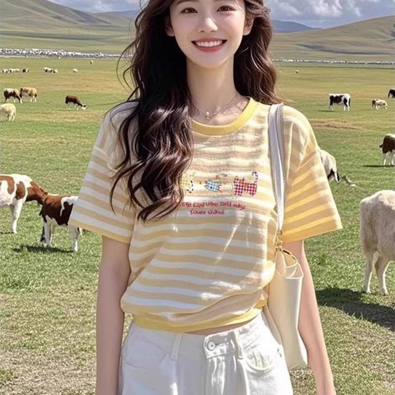 2025 yellow loose cotton striped short sleeved women's T-shirt, regular shoulder top, high-end appearance, new designer T-shirt