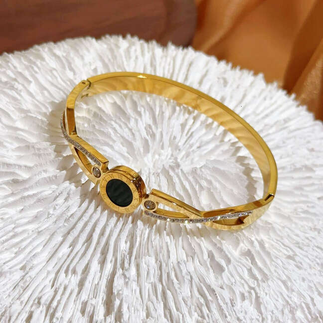 2025 Roman Letter Inlaid Dia Light Open Titanium Gold New Stainless Steel Bracelet Ins Jewelry