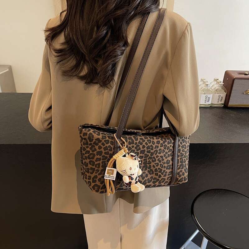 Unique Design Leopard Print Tote Casual Shoulder Underarm 2025 New Versatile Commuter Crossbody Bag