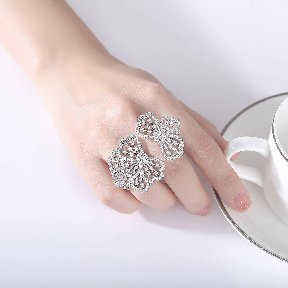 Choucong Ins Top Sell Wedding Rings Luxury Jewerly 18K White Gold Fill Pave 5A Cubic Zircon CZ Diamond Gemstones Party Women Big Flower Open Ring Adju