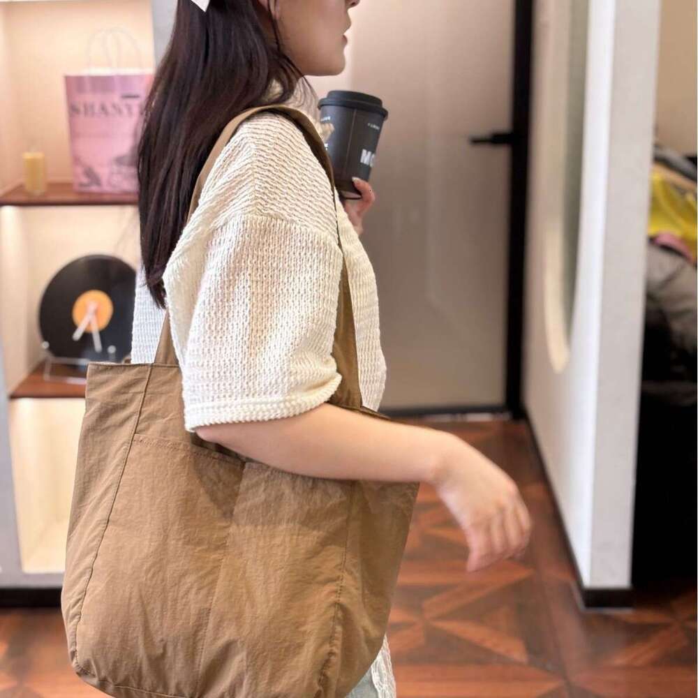 2025 New Canvas Casual Shoulder Versatile Women's Design Sense Large Capacity Commuter Tote Bag
