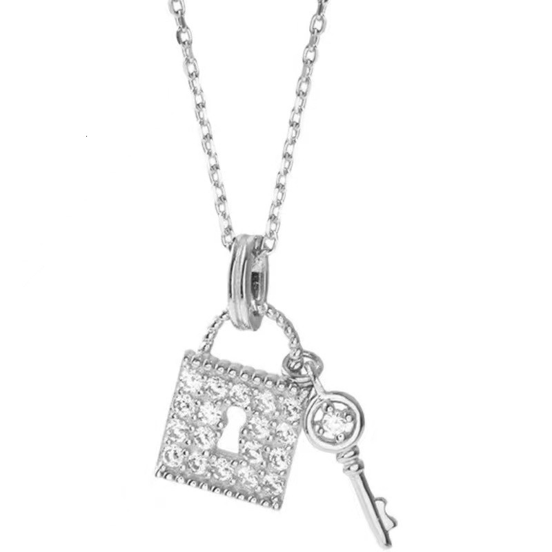 Diamond Lock Key Necklace For Women Korean Version Simple Female Student Design Niche Ins Beach Lady Pendant Fresh Light Luxury Designer Necklace Coll