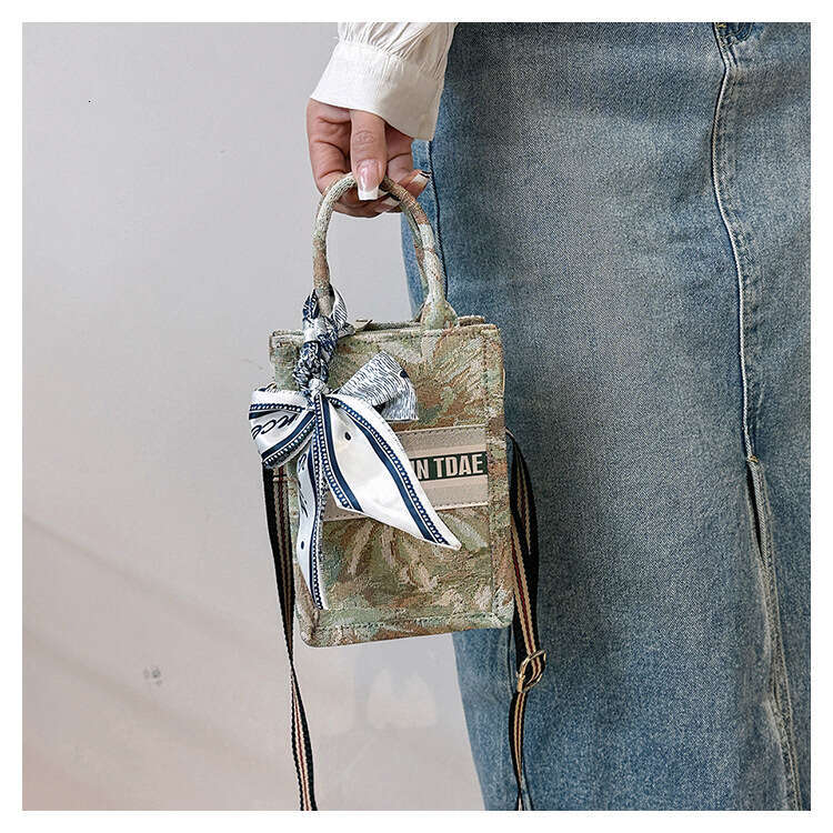 Fashion Monet Oil Painting Handbag for Women 2024 New Summer Phone Textured Niche Crossbody Bag