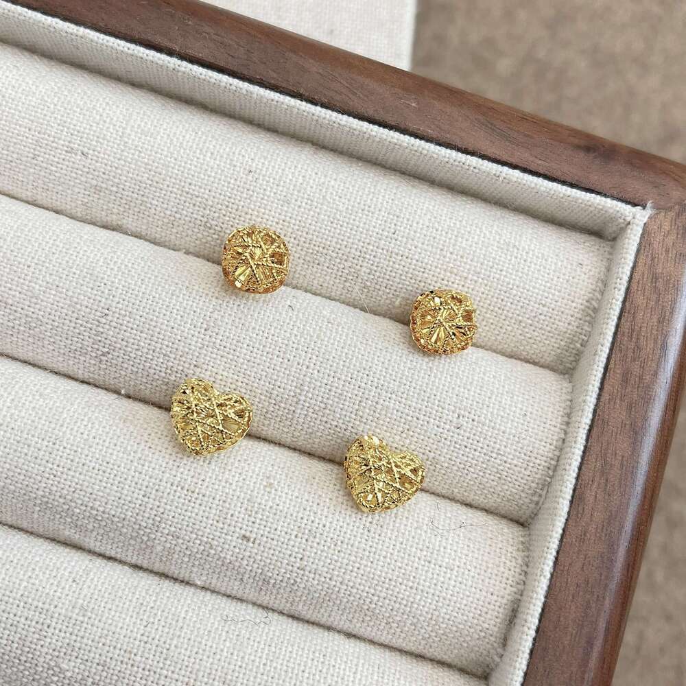 Unique 2024 New Gold Brushed Hollow Women, Niche Design, High-end Feel, Elegant Earrings for Autumn and Winter 70c