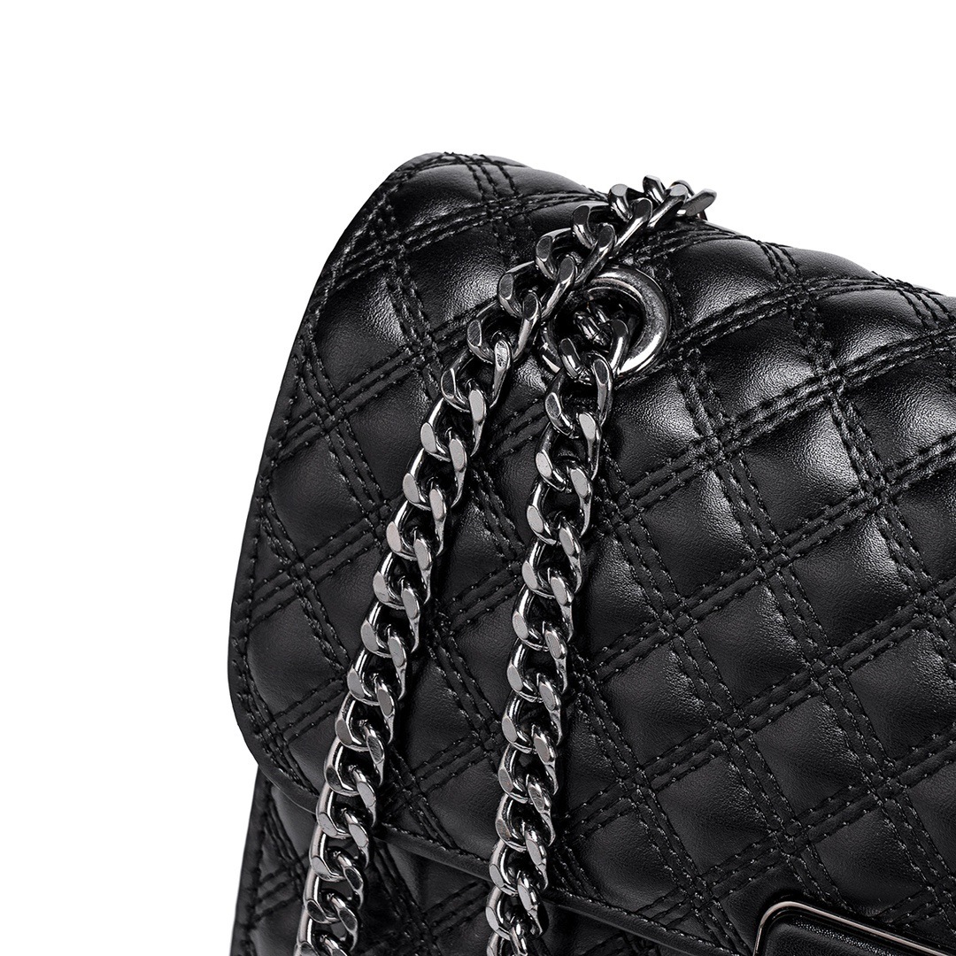 Korean Version New Casual Personality Diamond Shoulder Underarm for Women Commuting Large Capacity Handbag Versatile Small Square Bag ddmymoon