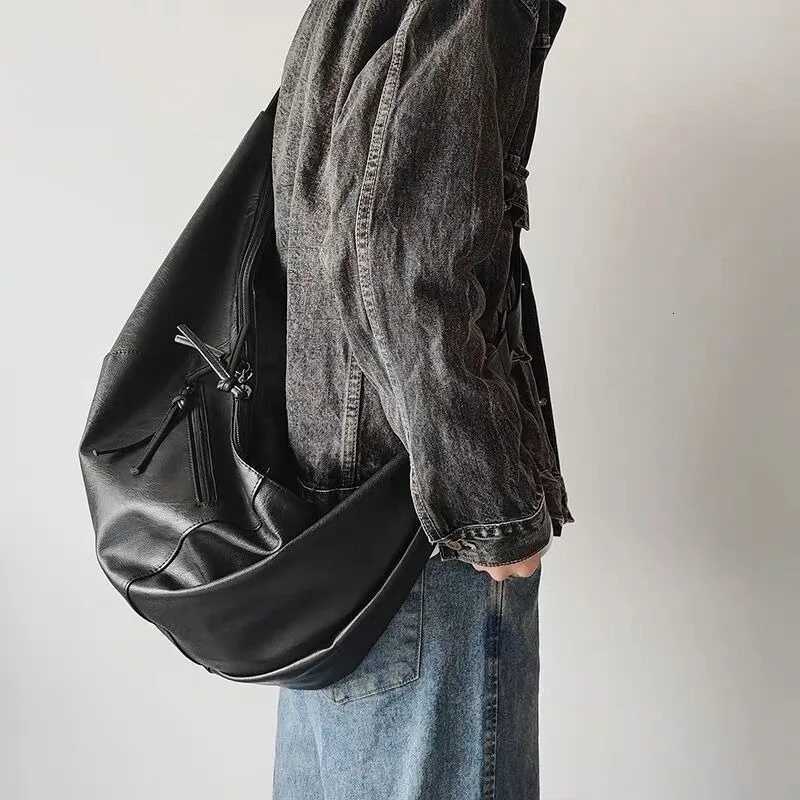 Stylish Dumpling Shaped PU Crossbody Bag for Men Suitable for Casual Outings and Large Capacity Needs Y250730