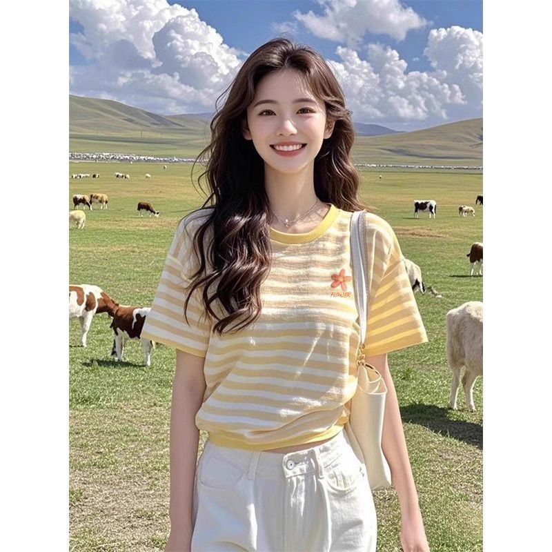 2025 yellow loose cotton striped short sleeved women's T-shirt, regular shoulder top, high-end appearance, new designer T-shirt