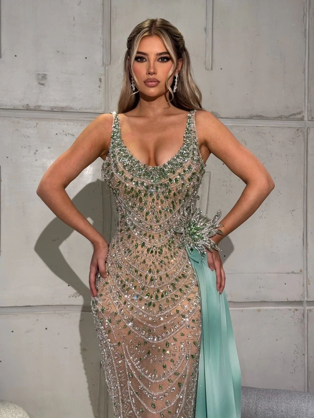 Elegant Beaded Rhinestone Evening Dresses Customized Sexy Sleeveless Crystal Prom Dress Backless Side Train Party Gown