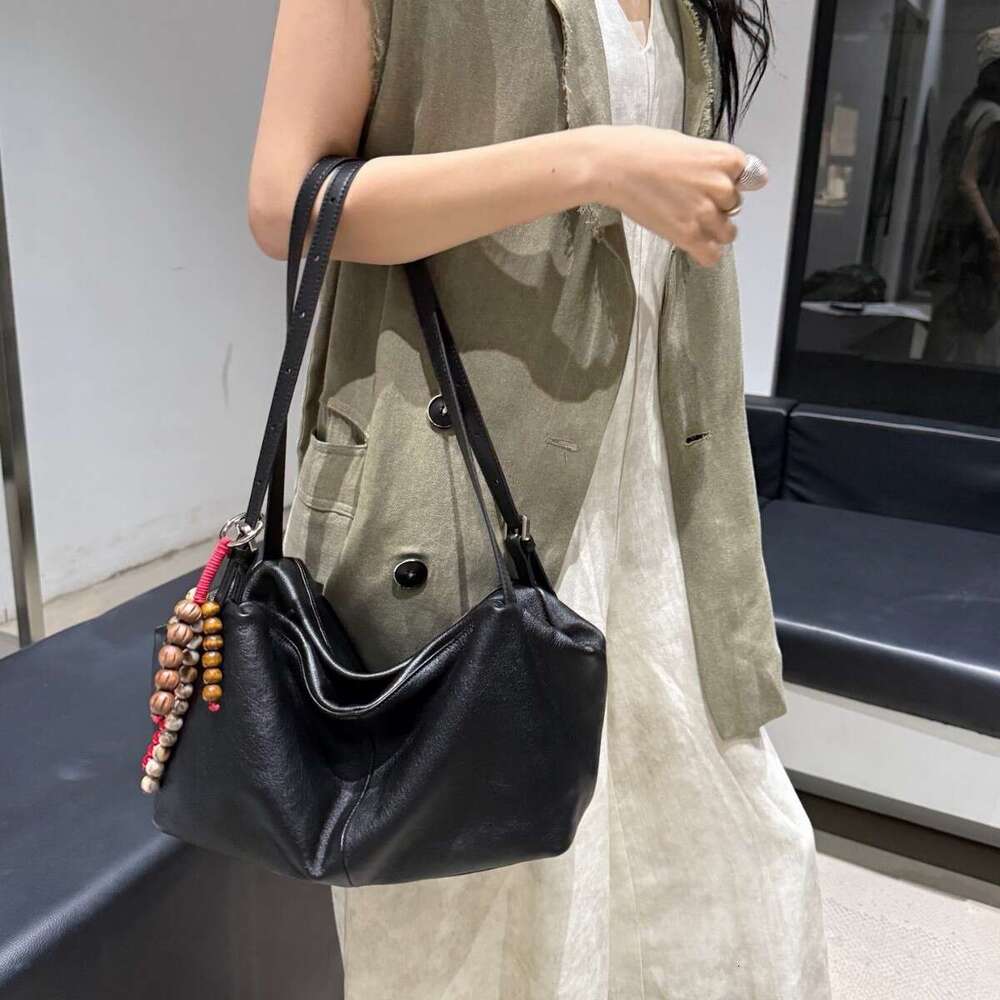 Tote Large Capacity Women New High-Quality Texture Versatile Crossbody Commuter Shoulder Underarm Bag designer bag B5
