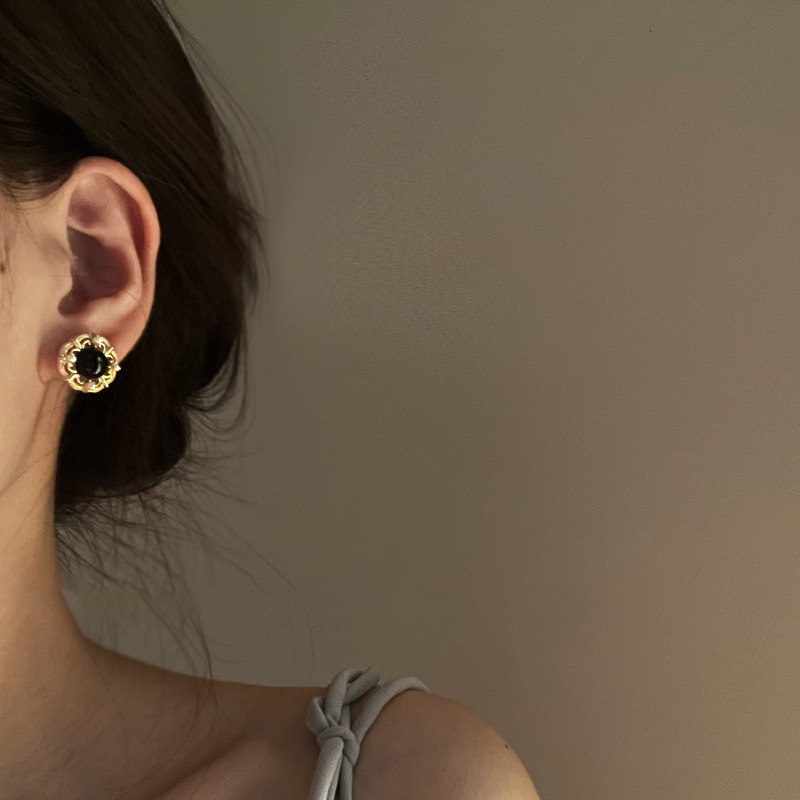 Sier Needle Vintage Pearl Flower Stall Purchase Fashion Light High-end Earrings for Women