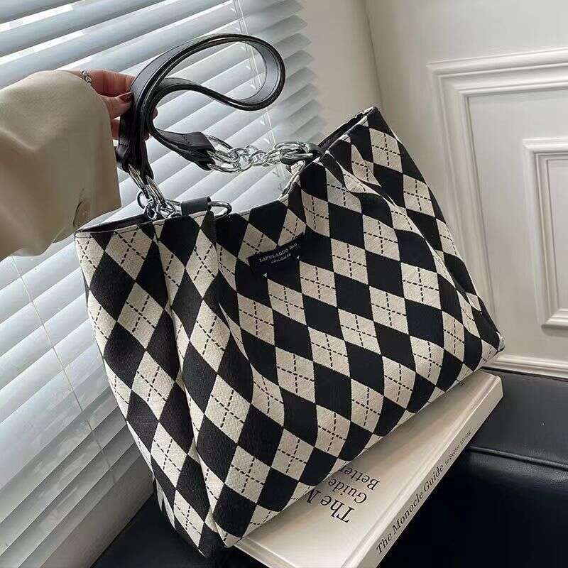 Large Capacity For Women 2025 New Fashion Versatile Niche Design Canvas Korean Style Small Crossbody Bag