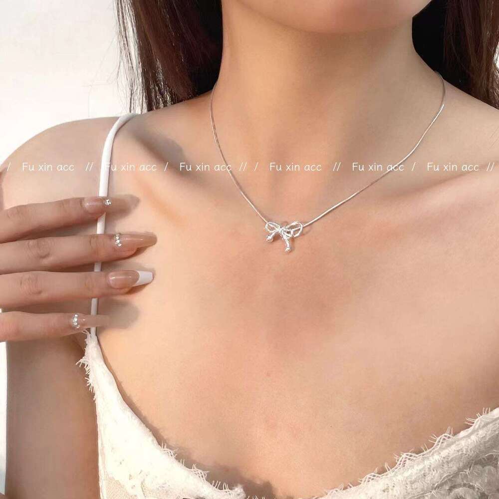 2024 New Rich Lady Bow Necklace Light High-end Irregular Pendant Collarbone Neck Chain 968