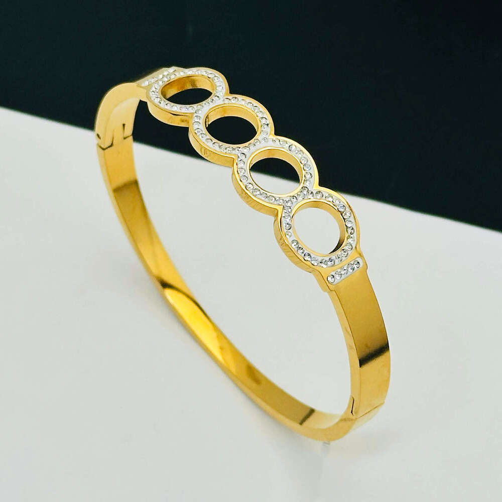 Interlocking Summer Niche Design Light Gold Titanium Bracelet for Women Stainless Steel Jewelry High-end Elegant Simple
