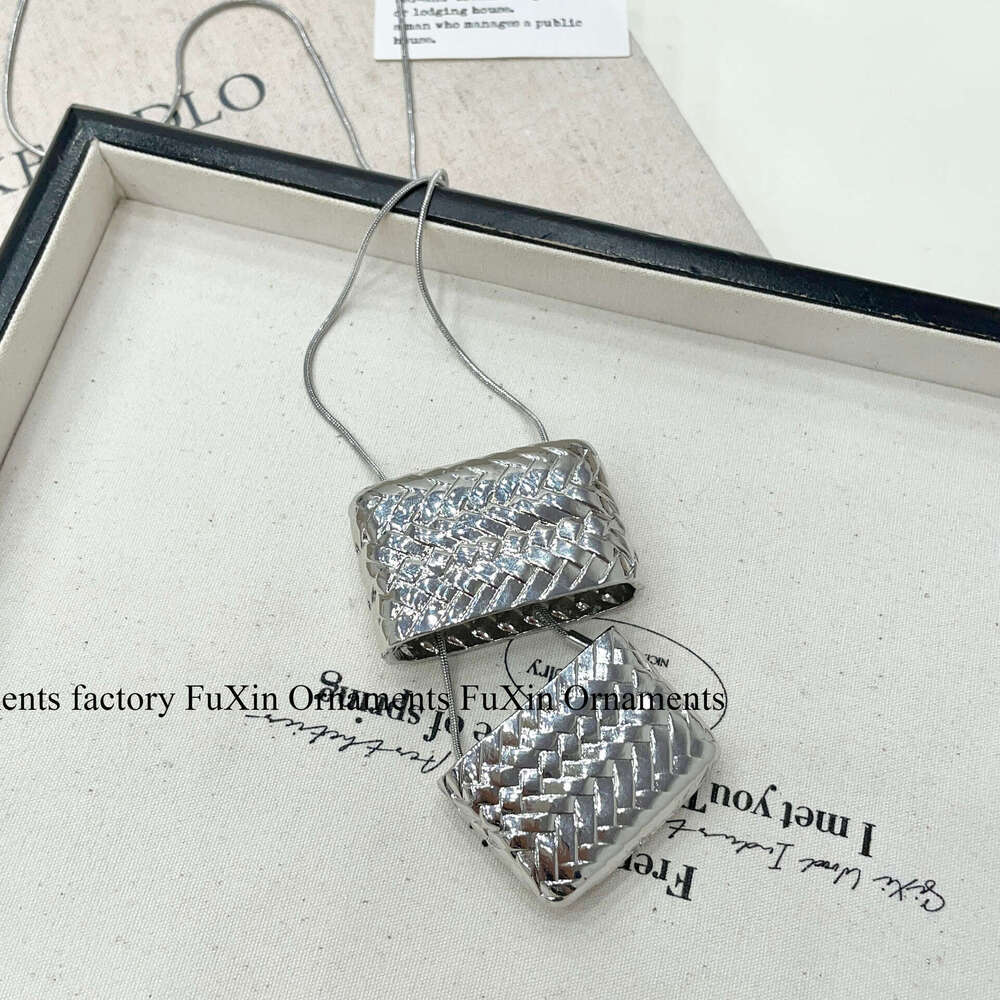 New Design Unique Comb Light Minimalist Niche Roman Rod Circle Pendant Necklace Novel Long Accessory 2a8