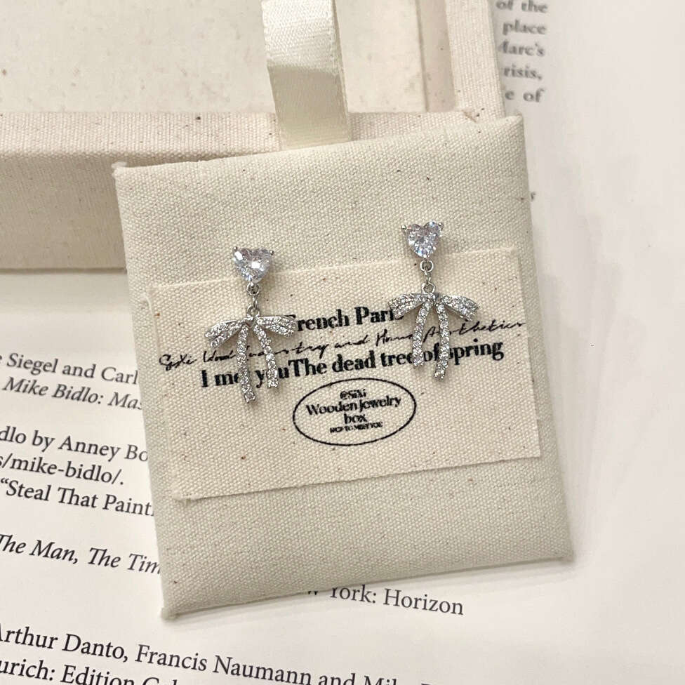 Brilliant Sparkling Heart Bow Niche Design Sense Simple Versatile Elegant High-end Earrings Fashion Item ff4