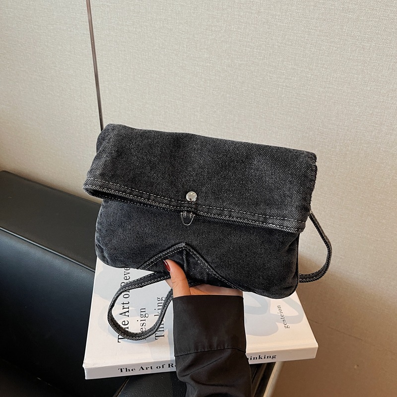 Summer New Women's Shoulder Bag Denim Bag Women's Large Capacity New Casual Simple Commuting Retro Designer Bag Minimalist Style Canvas Bag