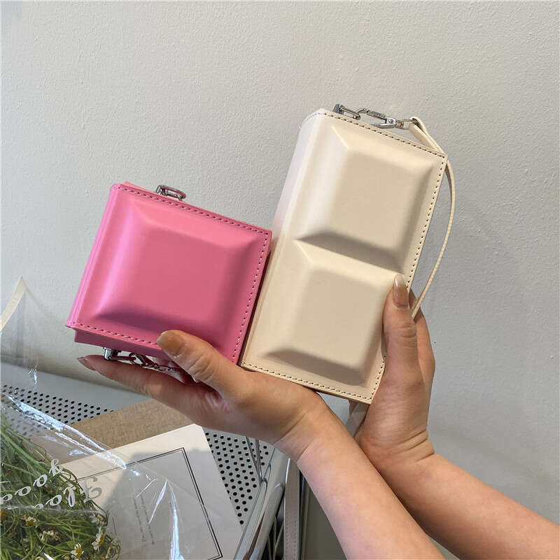 Design Sense Niche Fashion Internet Celebrity Square for Women 2023 New Summer Mini Chain Crossbody Small Shoulder Bag