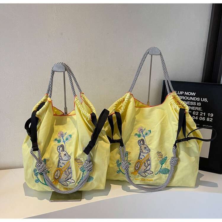 Large Capacity High Aesthetic Shoulder Niche Design Cartoon Casual Simple Crossbody Bag for Women Versatile