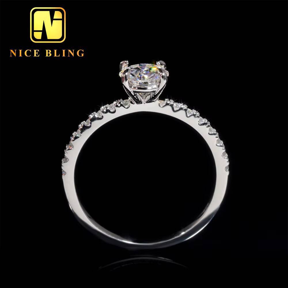 Elegant Four Claws Bridal Wedding Jewelry 925 Sterling Silver Round Moissanite Diamond Engagement Solitaire Ring