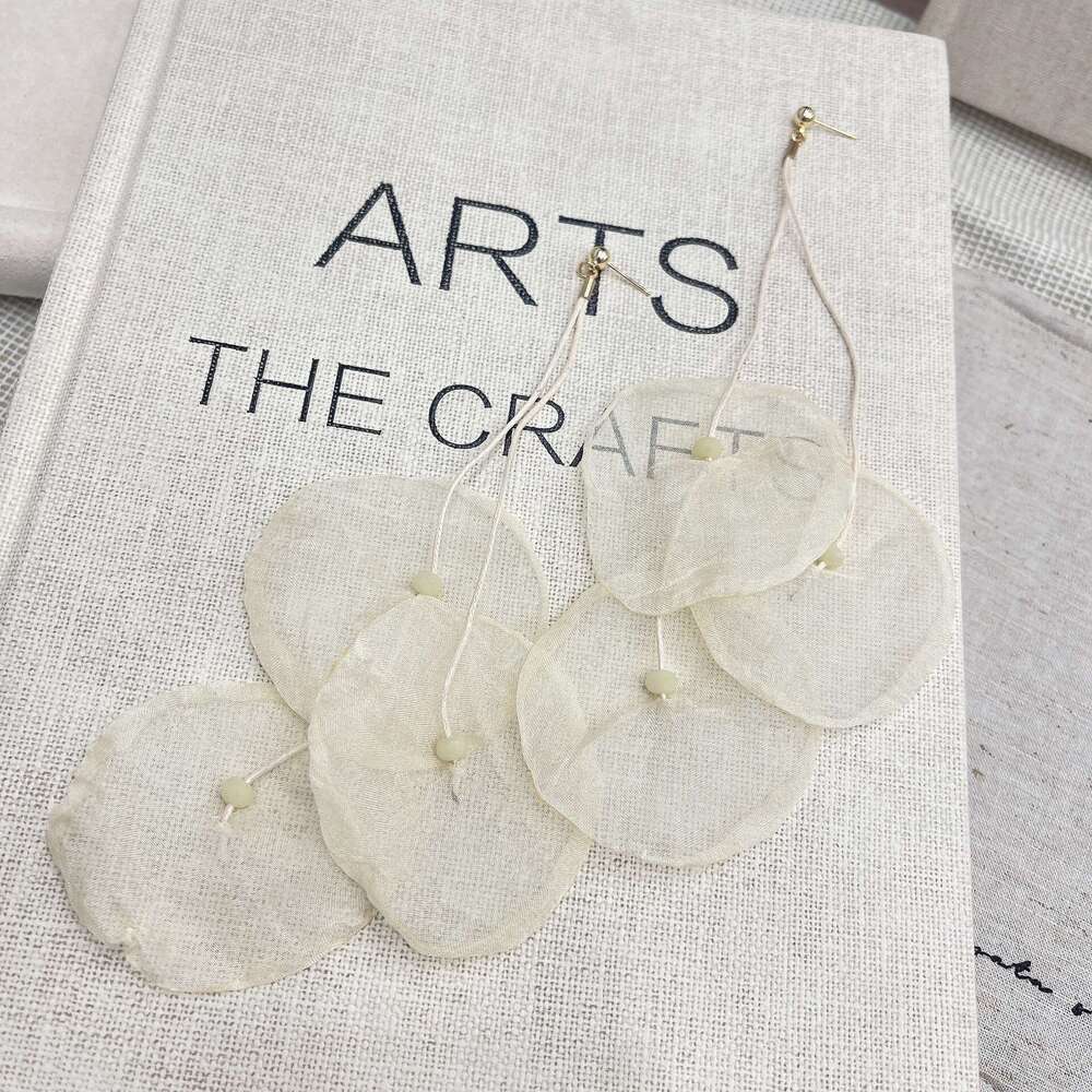 TikTok Light Elegant Beach Vacation Style Earrings Atmosphere Yellow and White Transparent Petal Shape e2f