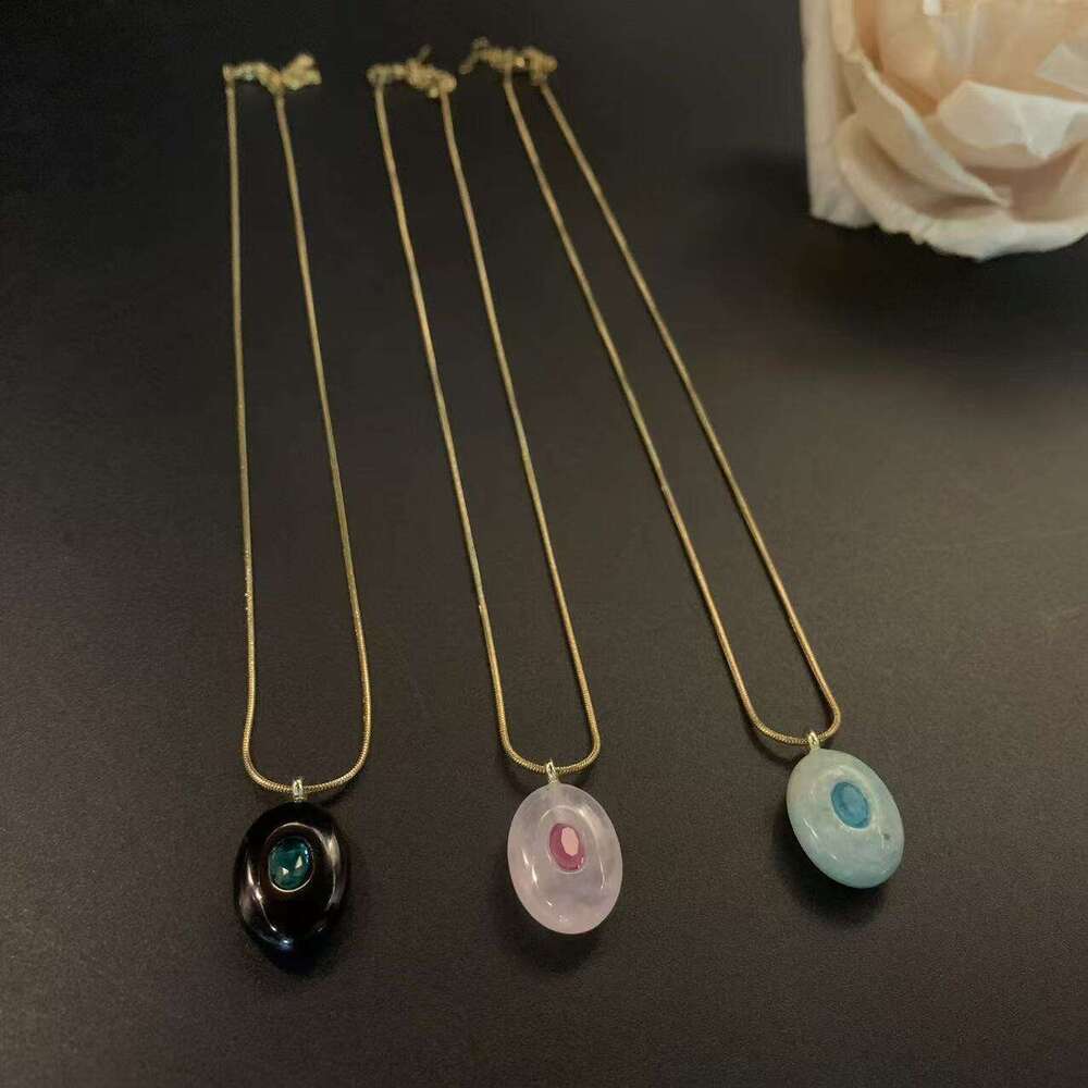 2025 New Classic Fashion Light Daily Commuting Oval Natural Stone Pink Quartz Necklace for Women with High-end Feel