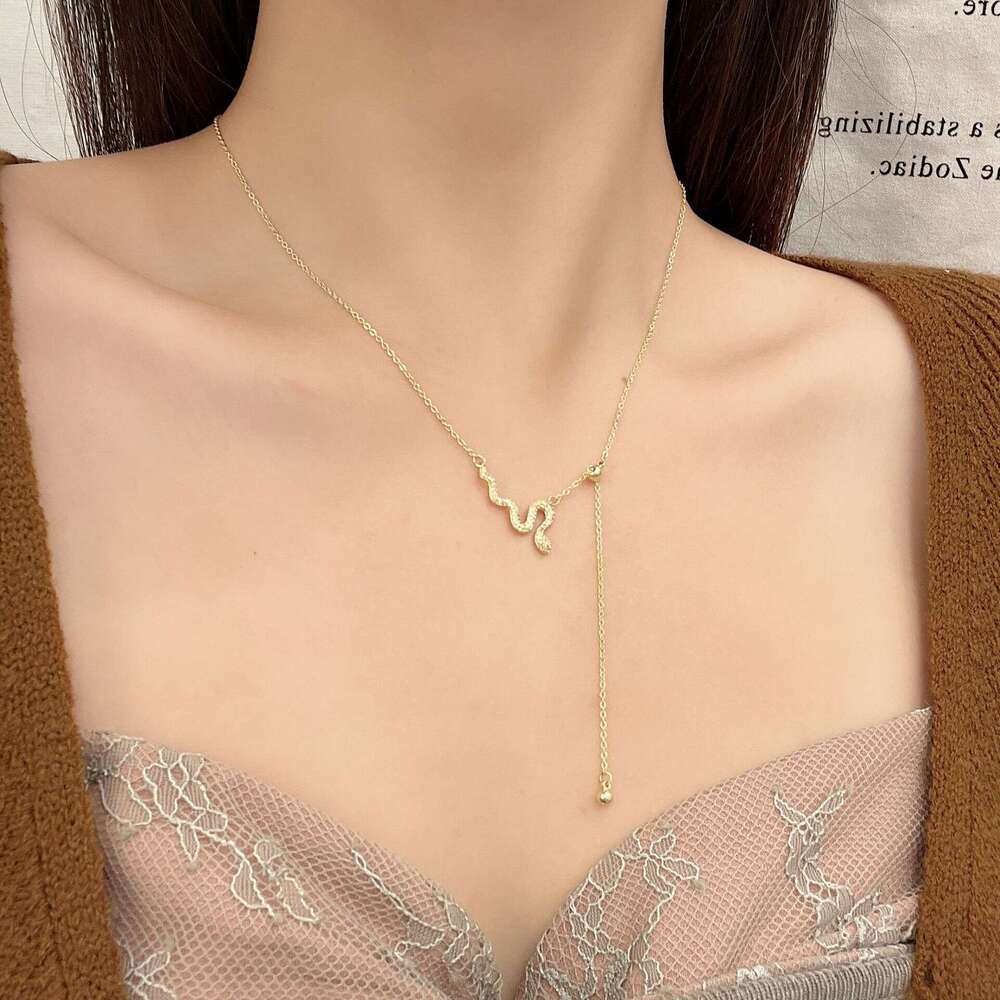 Year of the Snake Limited Edition Sparkling Tassel Necklace for Women, Light Niche Collarbone Chain, Choker, High-End Sweater Chain 4ad