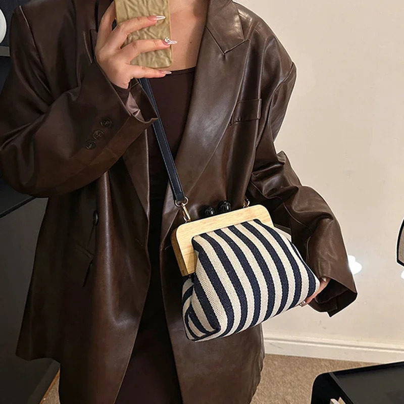 Retro Striped Wooden Clip Shell Bags for Women Messenger Bag Canvas Bead Shoulder Crossbody Ladies Clutch Purse Bolsa Mujer 250725