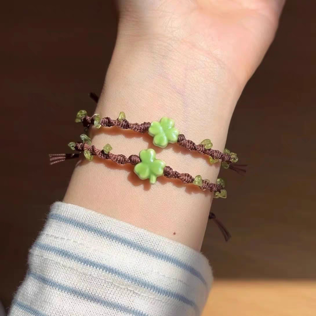 Lucky Four-leaf Clover Designer Necklace Bracelet Woven Bracelet Niche Simple Versatile Gift For Beach Lady Pendant Couples And Best Friends