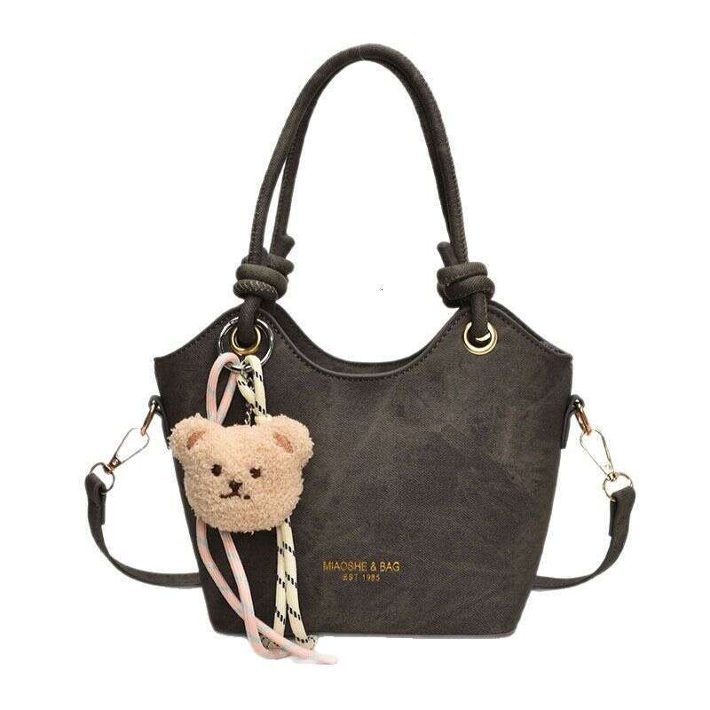 Korean Version Fashionable Personality Commuting Simple Style Handheld Bucket for Women Casual Versatile Niche Design Crossbody Bag