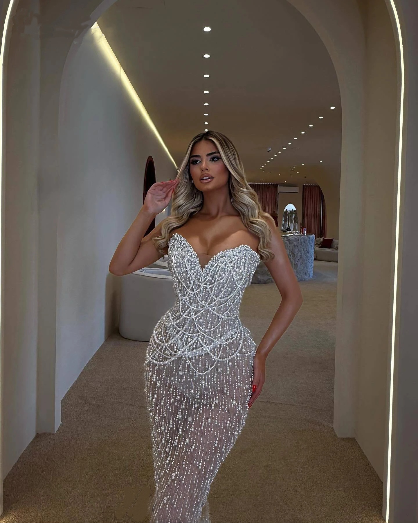 Gorgeous Evening Dresses Pearls Beading Prom Dress See Through Strapless Mermaid Illusion Sleeveless Party Gowns Sweep Train Vestidos De Noche Plus Si