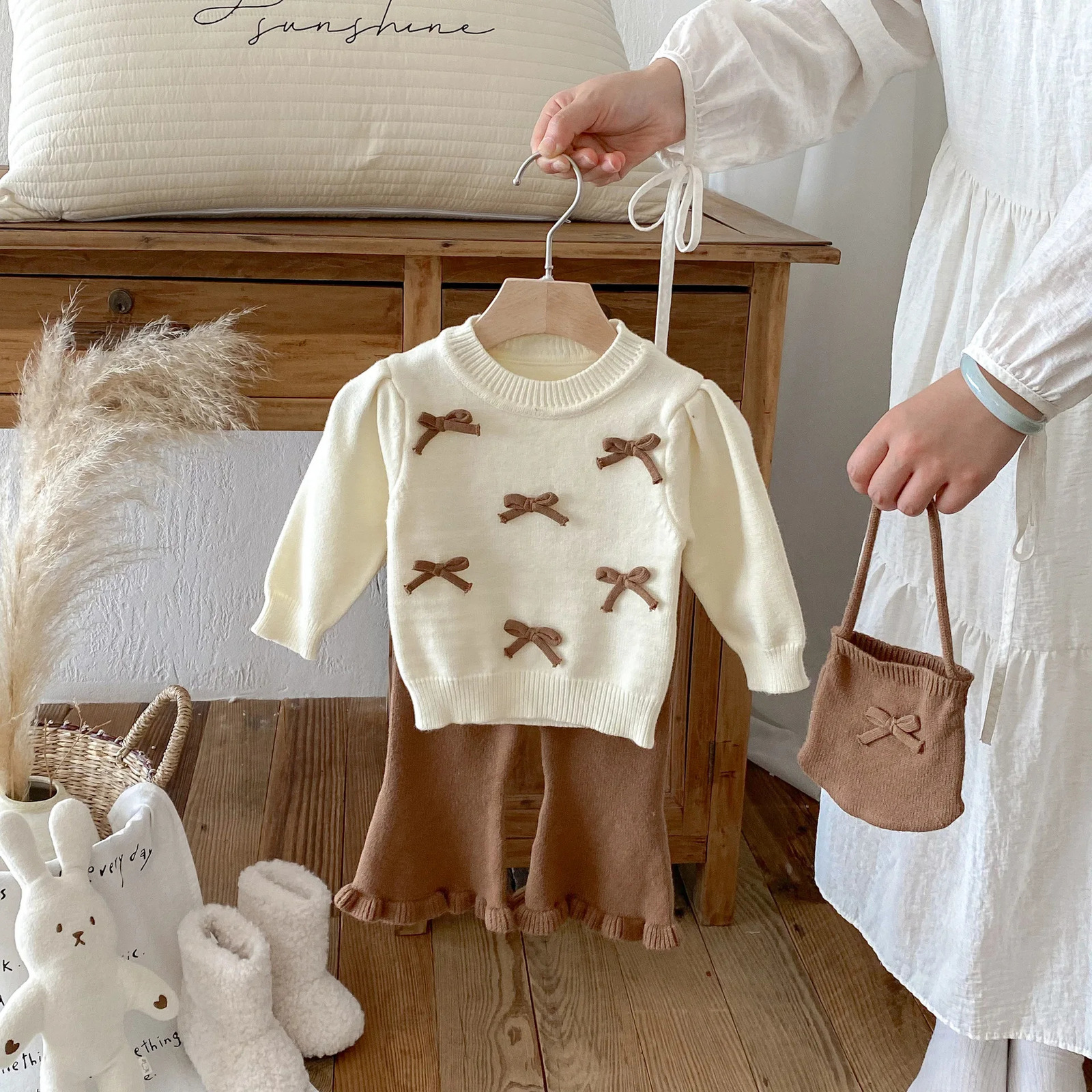 Baby Girl Sweater Suit Autumn and Winter Bow Round Neck SweaterBell Bottoms Cute Bag Three Piece Suit 250729