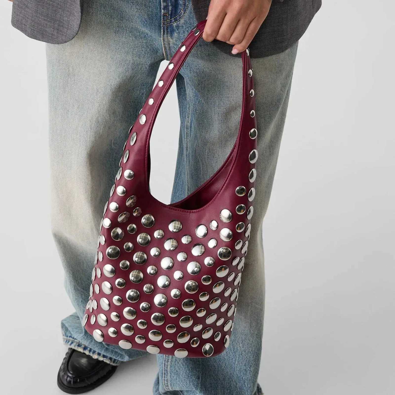 Punk Style Embellished Double-Faced Round Inlaid Niche Luxury Bucket Bag Chic Lady Underarm Large Capacity Shoulder Bag Y250730