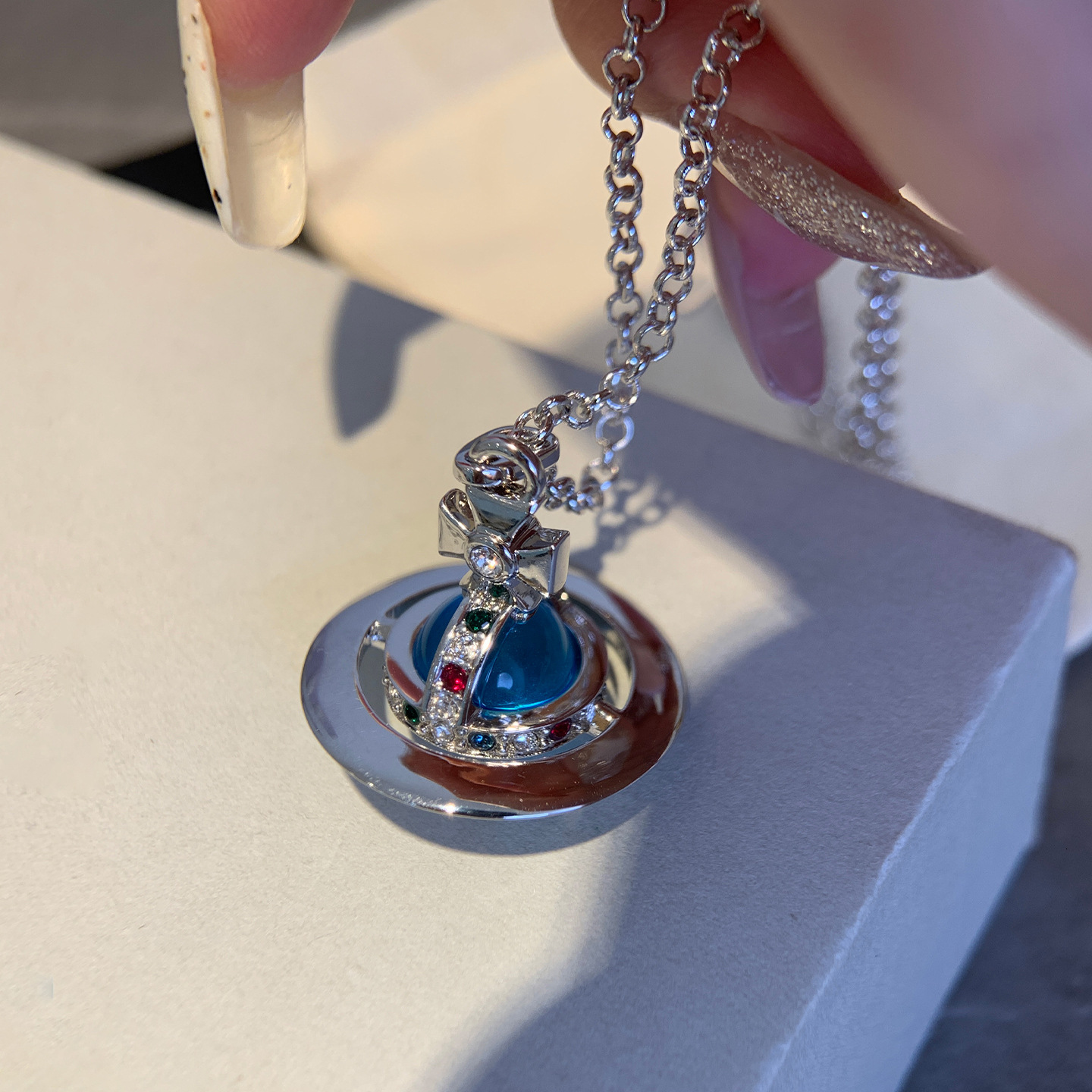 Dowager Mid-size Lake Blue Orb Necklace Three Dimensional Saturn Chain Beach Lady Pendant Inlaid With Designer Necklace Diamonds Planet Astronaut Fash