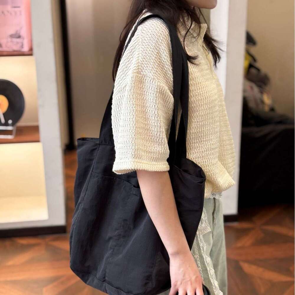 2025 New Canvas Casual Shoulder Versatile Women's Design Sense Large Capacity Commuter Tote Bag