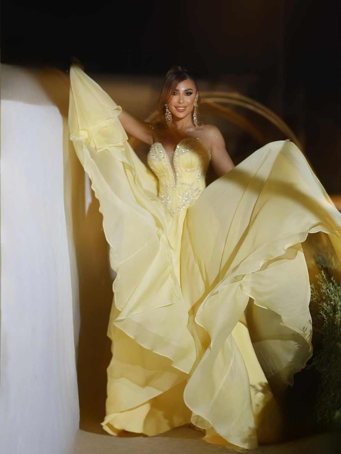 Graceful Yellow Prom Dresses Strapless Sleeveless Beads Lace-Up Court Gown Floor-Length Custom Made Formal Party Dress Vestido De Noite