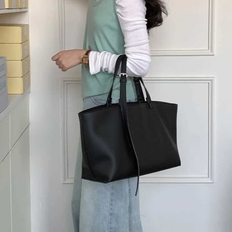 2025 New PU Leather Big Tote Bags Wen Fi Korean Simple Large Capacity Shoulder Bags Vintage Casual Solid Trend Handbags Y250730