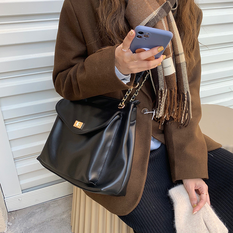 Designer Bag 2025 Autumn Winter New Korean Fashion Large Capacity Simple Ins Luxury Bag Retro Crossbody Bag Versatile Single Shoulder Crossbody Bag Fo