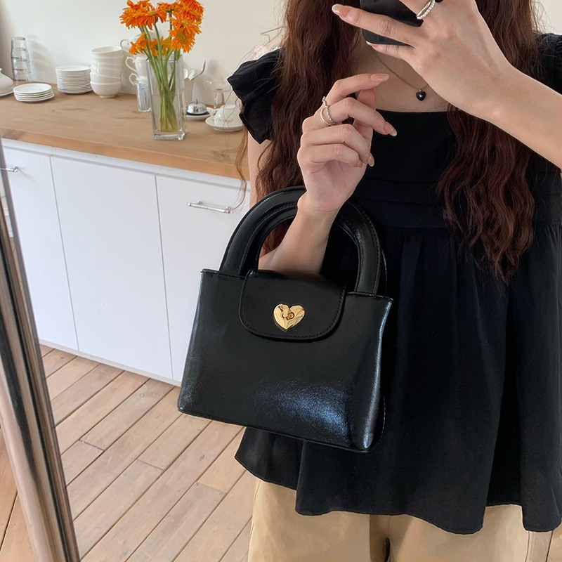 Designer Bag Korean Niche Heart Luxury Bag Lock Handbag INS Blogger Same Style Women's Bag Textured Casual Fashion Single Shoulder Crossbody Bag 