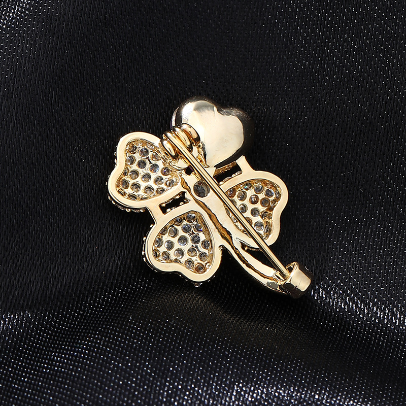 Gold Tone Four - Leaf Clover Brooch With Pink Heart - Shaped Gem And Central Diamond Accent Elegant Daily Jewelry And Gift For Her High Quality And St