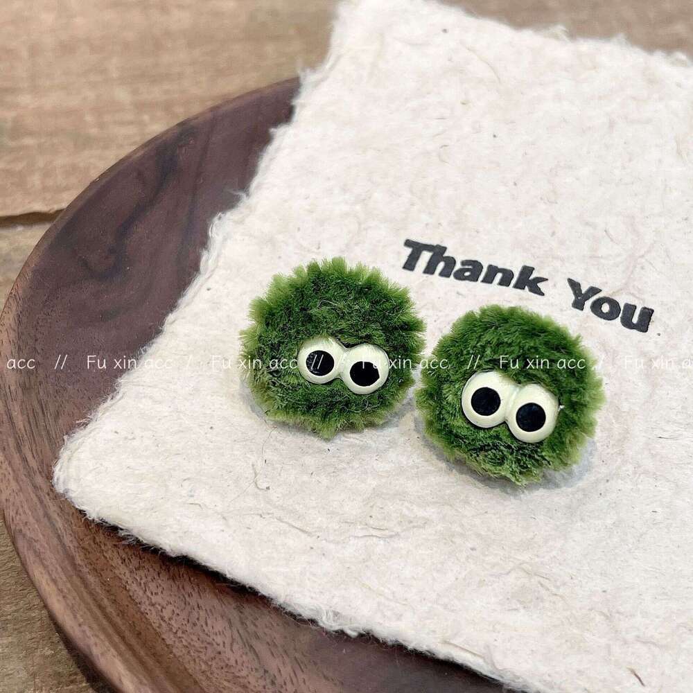 FX Ugly Cute Big Eye Pom Niche Minimalist Design Sense Playful Sweet Earrings Plush Ear Clips 22d