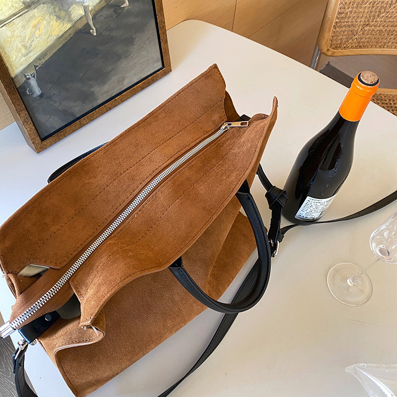 Luxury Bag Designer Bag Korean INS Super Popular New Matte Large Capacity Shoulder Tote Bag Burnt Brown Casual Crossbody Briefcase Tote Bag