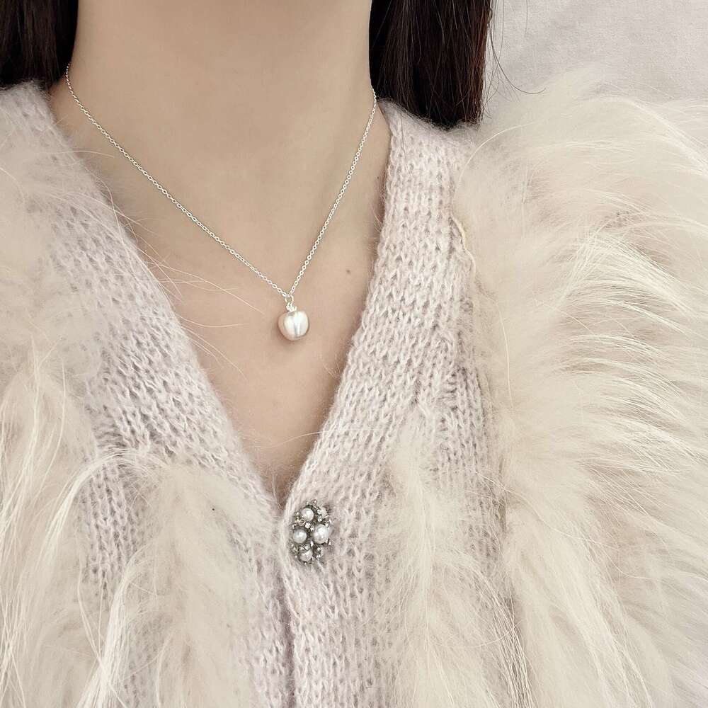 Korean Blogger Style Simple Apple Necklace for Women, Niche Design, Elegant Texture, Fashionable Ball Pendant Sweater Chain e1b