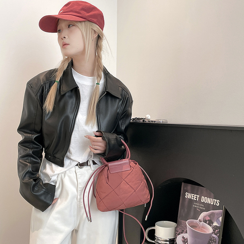 ColorfulFox Small Niche Ins Design Handheld Woven Fashion Mini Lightweight Shoulder Crossbody Bag ddmymoon