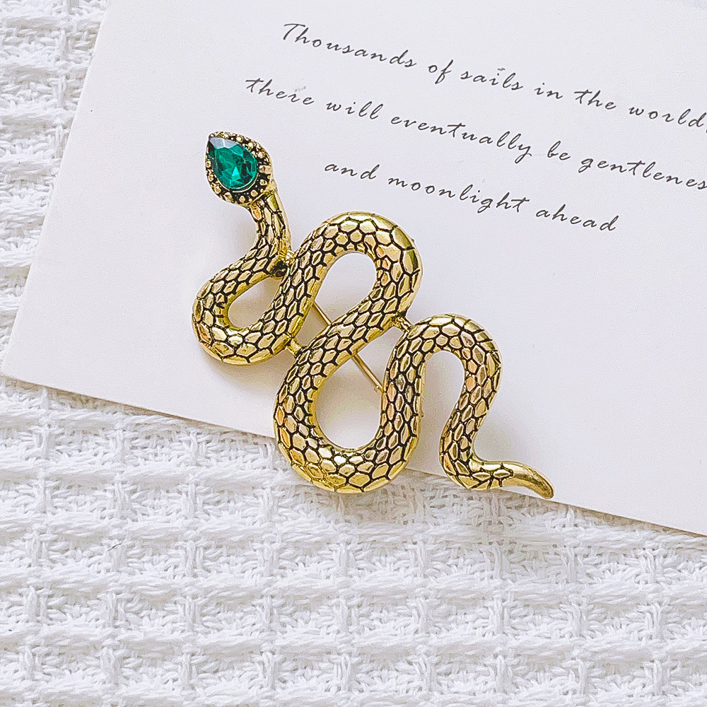 Silver Tone Textured Snake Brooch With Green Gemstone Eye Elegant Party Jewelry And Gift For Her High Quality And Stylish Jewelry