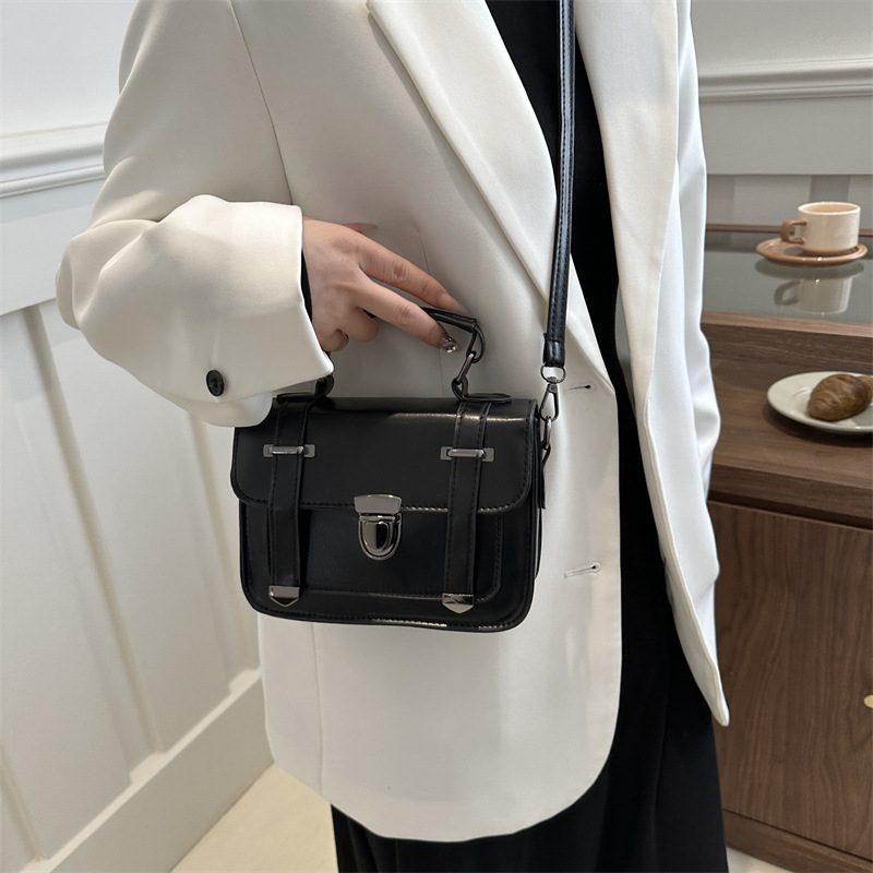 2025 Summer British Retro Handbag Women's Small Square Bag New Multi functional High end Fashion Women's Single Shoulder Crossbody Bag Desig