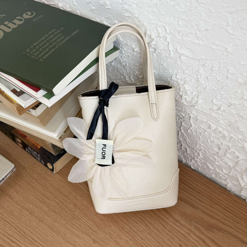 New Light Luxury Design Handbag Women's Shoulder Crossbody Phone Bag Companion