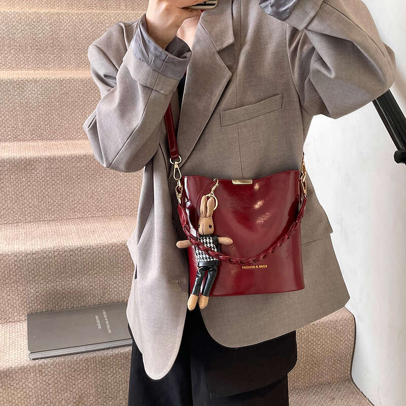 Unique Design Trendy Single Shoulder for Women 2025 New Textured Bucket Handbag Crossbody Bag